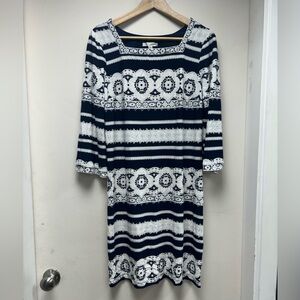 Pretty Navy and White 3/4 Sleeve Shift Dress